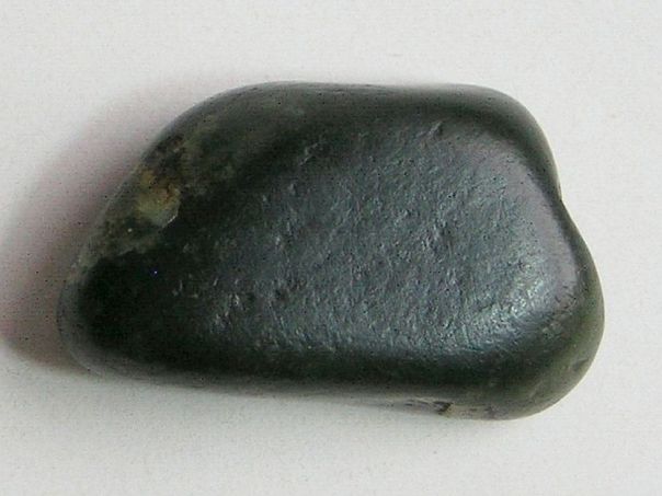 Dark green jade river pebble – (6911)